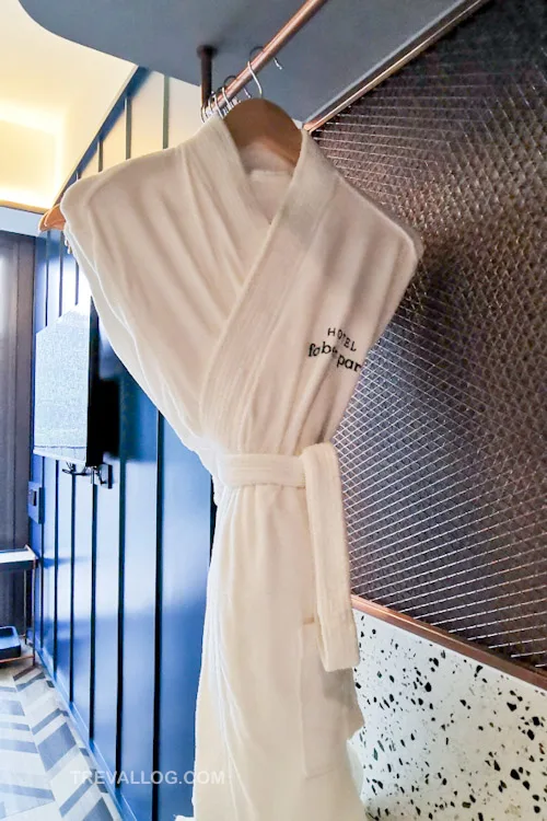Hotel Faber Park Singapore - Deluxe Room - Robes 