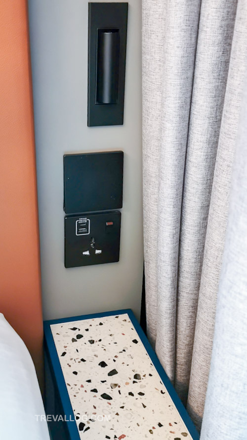 Hotel Faber Park Singapore - Deluxe Room - side table and power outlets