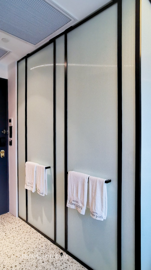 Hotel Faber Park Singapore - Deluxe Room - Shower and Toilet Doors