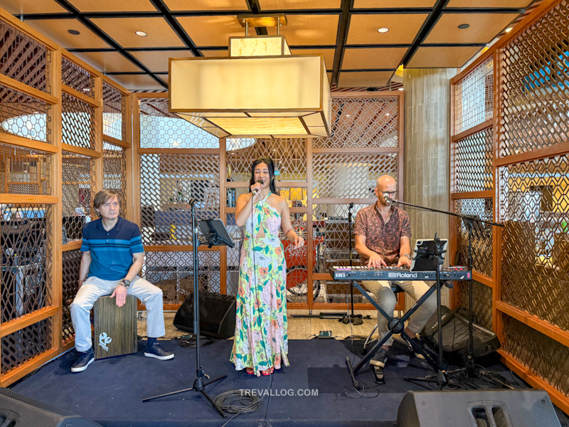 Pan Pacific Singapore Edge - Sunday Funday Brunch Review - Live Band Performance